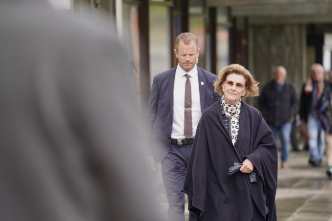 Dronningen besøkte Bergen Kunsthall og åpningen av årets festspillutstilling. Foto: Sara Svanemyr, Det kongelige hoff