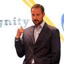 18. oktober: Kronprins Haakon holder foredrag for frivillige som skal være veiledere for elever på Global Dignity Day (Foto: Terje Bendiksby / Scanpix)