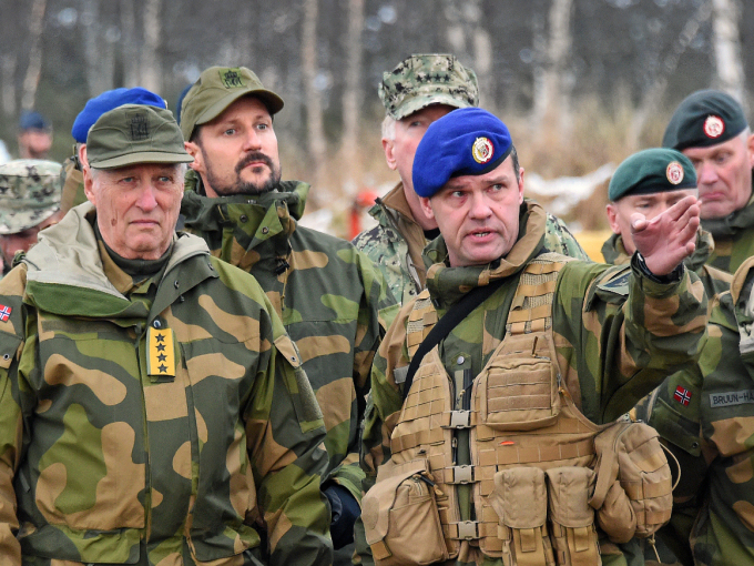 Gonagas ja Ruvdnaprinsa Trident Juncture 2018 NATO-hárjehallamis . Govva: Sven Gj. Gjeruldsen, Gonagaslaš hoavva