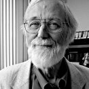 Miessemánu 24. beaivvi: Gonagas addá dan hui allaárvosa&#154; Abelbálkka&#154;umi matematihkkarii John Willard Milnor. Bálkka&#154;umi vuoiti lei maid Gonagasa luhtte audienssas ovdala&#154; seamma beaivvi. (Govva: Abelkomiteen / Scanpix)