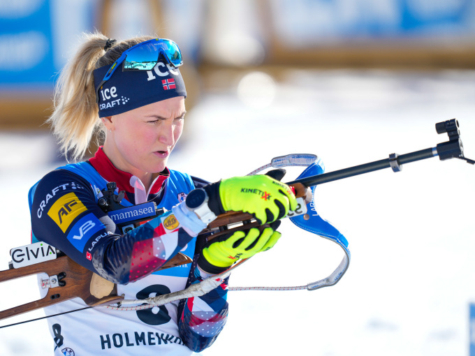 Marte Olsbu Røiseland avsluttet karrieren med pallplass i Holmenkollen, her under innskytingen før kvinnenes sprint lørdag. Foto: Javad Parsa / NTB