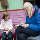 Kronprinsessen og Prinsesse Ingrid Alexandra skriver julekort (i Dzongu, Sikkim). Publisert 21.01. 2011 som handoutbilde fra Det kongelige hoff. Bildet er kun til redaksjonell bruk - ikke for salg. Foto: Kristi Marie Skrede, NRK / Det kongelige hoff. Størrelse: 2836 x 3518 og 2,53 Mb.
