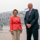 Gonagas Harald ja Dronnet Sonja Kina eanemus dovddus falástallanstadion luhtte, beakkán, "Loddebeassi" Beijingas. Govva: Heiko Junge / NTB Scanpix
