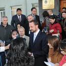 Ruvdnaprinsa Haakon deaivvada mongolala&#154; preassain olggobealde Senter for fri rettshjelp, Ulan Bator (Govva: D. Rentsendorj, Montsame news agency)