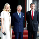 26. mai: Kronprinsessen er vertskap for Prinsen av Wales som besøker Oslo for å delta på konferanse om bevaring av regnskogen. Her på Lysebu for middag i regi av statsminister Jens Stoltenberg  (Foto: Gorm Kallestad / Scanpix)

