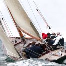 Gonagas Harald ja su fanasveahka borjjastit Máilmmimeasttir regattagilvvuin Sira fatnasiin, 2008 (Govva: Morten Holm / Scanpix)