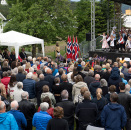 Gonagasbárra, ja ollu báikkiolbmot, besse iluin čuovvut kulturprográmma gos ollu mánát ja nuorat guoimmuhedje. Govva: Marit Hommedal / NTB scanpix