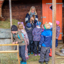 Ruvdnaprinseassa Mette-Marit dearvvaha kaniinnaid. Govva: Marius Gulliksrud, Stella Pictures