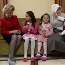 Dronnet Sonja ja Gül roavvá finaiga maid Segvi Evleri nursey school mánáid guossis, dat skuvla lea olggobealde Ankara gávpoga (Govva: Lise Åserud / NTB scanpix)