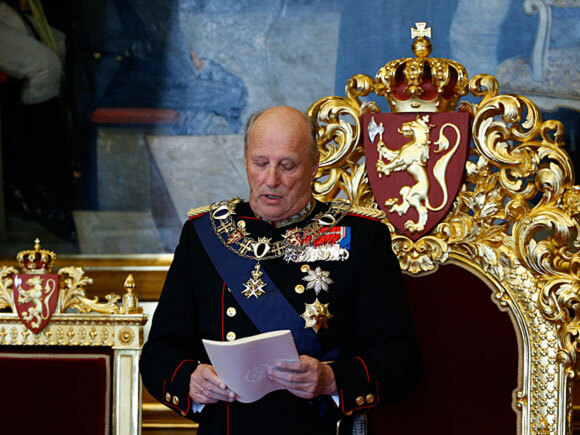 Kongen leser Trontalen. Foto: NTB scanpix