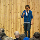 17. september: Kronprinsen deltar på Dignity Day på Kvaløya videregående skole i Tromsø. Her er det Henrik Seppola som forteller sin historie for Kronprinsen og medelever (Foto: Jens-Morten Øvervoll)