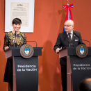 Olgoriikaministtar Ine Eriksen Søreide ja Argentiinna olgoriikaministtar Jorge Faurie čoahkkáigesiiga delegašuvnnaid ságastallamiid presideantagárdimis Casa Rosada. Govva: Heiko Junge / NTB Scanpix