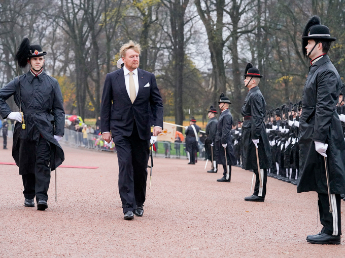Gonagas Willem-Alexander bearráigeahččá gudnigardena. Govva: Terje Bendiksby / NTB