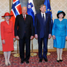 Almmola&#154; govven: Gonagas Harald ja Dronnet Sonja Presideanttain Danilo Türk ja su roavváin Barbara Mikli&#269; Türk (Govva: Srdjan Zivulovic, Reuters / Scanpix)  