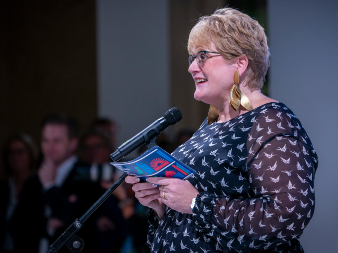 Kulturministtar Trine Skei Grande doallá rahpansártni norgga paviljongas. Govva: Heiko Junge / NTB scanpix