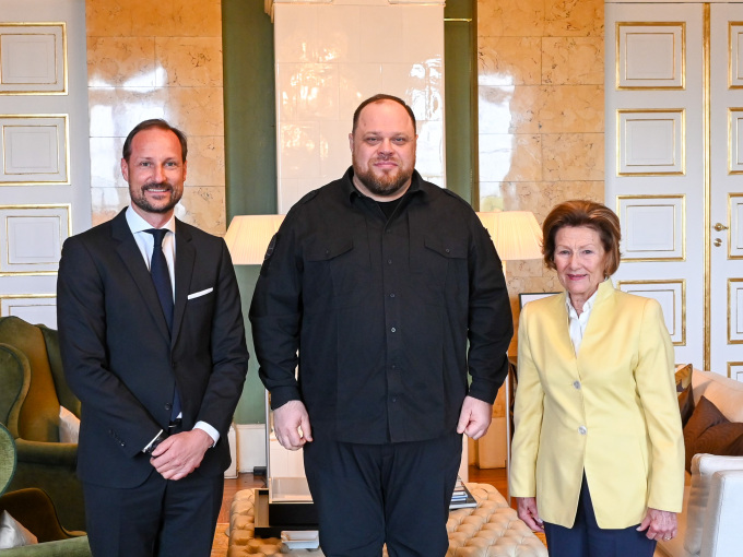 Kronprins Haakon, parlamentsformann Ruslan Stefantsjuk og Dronning Sonja under audiensen på Slottet. Foto: Sven Gj. Gjeruldsen, Det kongelige hoff