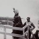 Dronnet Maud boahtá Gonagastribunai. 1906 njuikemiin lei hui borgadálki (Govva: Worm-Petersen, Kristiania / Gonagasla&#154; hoava vuorkágovva)