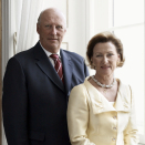 DD.MM. Kong Harald og Dronning Sonja. Publisert 22.01 2011. Handoutbilde fra Det kongelige hoff. Bildet er kun til redaksjonell bruk - ikke for salg. Foto: Sølve Sundsbø / Det kongelige hoff. Størrelse: 3000 x 4000 px og 7,37 Mb.