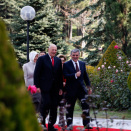 Presideanta Abdullah Gül su roavvá Hayrünnisa Gül sávaiga Gonagassii ja Dronnegii buresboahtima,olggobealde Presideantagárdima Ankaras (Govva: Lise Åserud / NTB scanpix)