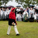 Dronning Sonja på vei til talerstolen. Foto: Lise Åserud, NTB scanpix