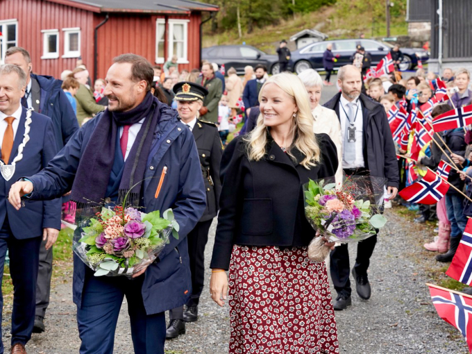 Ruvdnaprinsabárra boahtiba Høytorp fortii fylkkamátkkis Vikenis. Govva: Simen Løvberg Sund, Gonagaslaš hoavva 