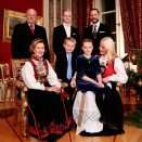 Torsdag 19. desember var Kongeparet og Kronprinsfamilien samlet til julefotografering på Slottet (Foto: Håkon Mosvold Larsen, NTB scanpix)