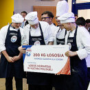 Guolástus- ja riddoministtar Lisbeth Berg-Hansen jugii 200 kilo luosa gilvvu vuitiide (Govva: Lise Åserud / NTB scanpix)