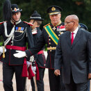 Borgemánu 31. beaivvi- &#269;ak&#269;amánu 1. beaivvi: Gonagas ja Dronnet leaba vuostáiváldán Lulli-Afrihkká presideantabára, Presideanta Jacob Zuma ja su roavvá Tobeka Zuma, geat leigga stáhtaguossástallamis Norggas borgemánu 31.beaivvis &#269;ak&#269;amánu 1.beaivái.