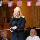 Ruvdnaprinseassa Mette-Marit rahpá Lund Omsorgssenterá demeanttaid beaiveguovddá&#158;a (Govva: Bjørn Sigurdsøn, Scanpix)