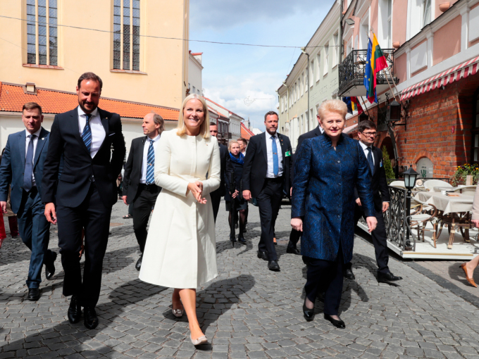 Litauena presideanta čájehii Ruvdnaprinsabárrii iešmearridanjulggaštusa.