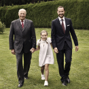 Kong Harald, Kronprins Haakon og Prinsesse Ingrid Alexandra 2012. Publisert 21. januar 2013 i anledning Prinsessens 9-årsdag. Handoutbilde fra Det kongelige hoff. Bildet er kun til redaksjonell bruk - ikke for salg. Foto: Julia Marie Naglestad,  Det kongelige hoff.  