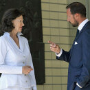 12. august: Kronprins Haakon holder hilsningstale til World Humanist Congress - her i samtale med styreleder Åse Kleveland i Human-Etisk Forbund etter talen (Foto: Scanpix)