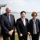 Gonagasbárra ja Mark Jiapeng Wang, Changshu UWC skuvlla vuođđudeaddji. Govva: Tom Hansen, hansenfoto.no