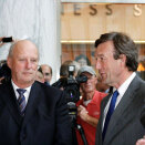 Kong Harald tas i mot av dr Noseworthy, leder av the Mayo Clinic (Foto: Urd Berge Milbury)