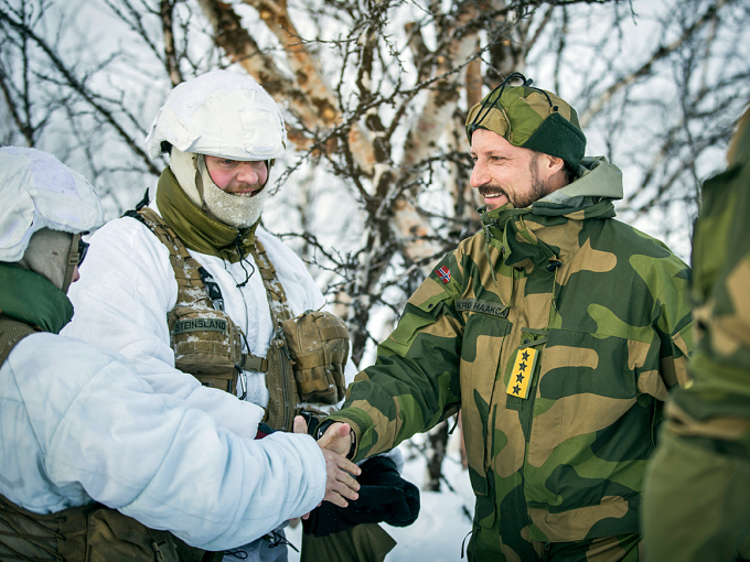 Kronprins Haakon har møtt soldater i Heimevernet ved flere anledninger, her fra øvelsen Joint Ving i 2017. Foto: Hans Kristian Bergan/Forsvaret