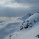 Utsikt over Storelvdalen mot Lødingen Vestbygd-fjell til venstre, Vestfjorden og Svellingenflaket midt i bildet, og sørligste Snytind (912 moh) til høyre. Foto: H.M. Dronning Sonja. Handoutbilde fra Det kongelige hoff. Publisert 11. mai 2009. Kun til redaksjonell bruk - ikke for salg. Størrelse: 2.49 Mb - 3456 x 2592 px.