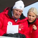 Árbevieru mielde lea Gonagasbeara&#154; geh&#269;&#269;iid searvvis go 120. Holmenkollen njuikemat lágiduvvojit. Gonagas Harald ja Ruvdnaprinseassa (Govva: Stella pictures)