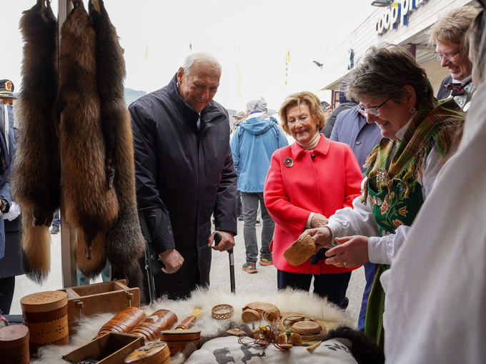 Gonagas ja Donnet galledeigga gálvovuvdiid geat buvttadit árbevirolaš borramuša ja báikkálaš giehtadujiid. Govven: Liv Anette Luane, Gonagaslaš hoavva.
