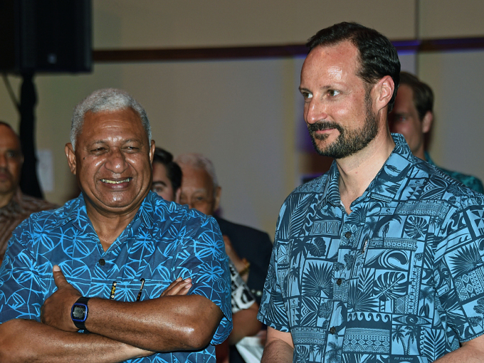 Stáhtaministtar Frank Bainimarama lágidii vuostáiváldima Ruvdnaprinsii ja Norgga delegašuvdnii. Govva: Sven Gj. Gjeruldsen, Gonagaslaš hoavva