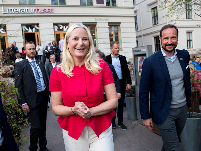 Kronprins Haakon hentet Kronprinsessen etter åpningen. Foto: Vidar Ruud / NTB scanpix