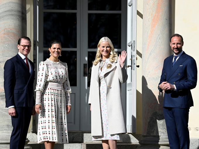 Ruvndaprinsa Viktoria ja Prinsa Daniel sávaiga buresboahtima Ruvdnaprinsbárrii Haga šloahta bálddas mii lea Ruvdnaprinsabára almmolaš ásaodat. Anders Wiklund / NTB