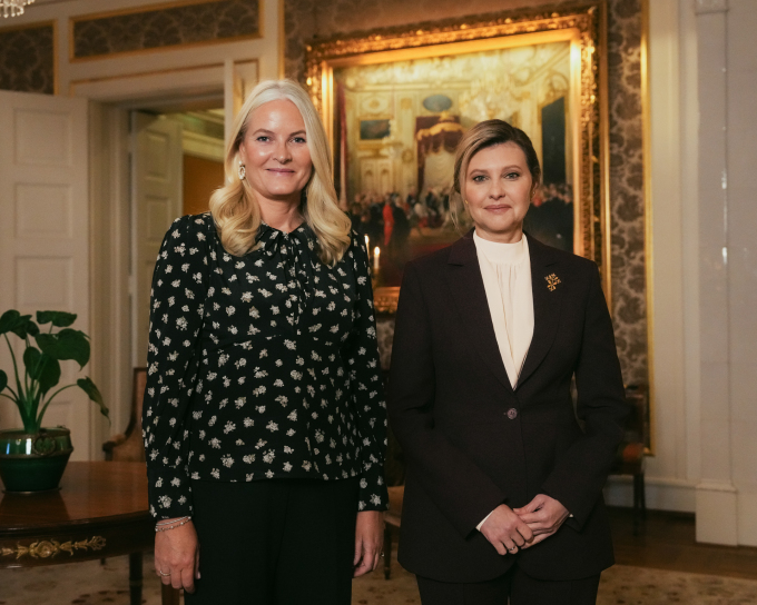 Ukrainas førstedame Olena Zelenska ble tatt imot av Kronprinsessen til audiens på Det kongelige slott. Foto: Ola Vatn, Det kongelige hoff