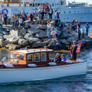 Sjaluppen på vei mot land. Foto: Lise Åserud / NTB