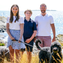 Kronprinsfamilien på Dvergsøya. Foto: Lise Åserud, NTB scanpix