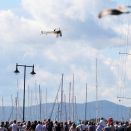 1. september: Luftforsvaret feirer sitt 100-årsjubileum med flyshow over Rådhusplassen i oslo. Kong Harald og tusner som var møtt fram på plassen fikk blant annet se en Bleriot fra 1912 (Foto: Håkon Mosvold Larsen / NTB scanpix)