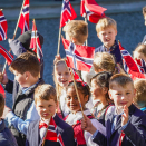 Ruvdnaprinsabearaš dearvvaha Askera mánáidtoga Skauguma olggobealde. Govven: Lise Åserud, NTB