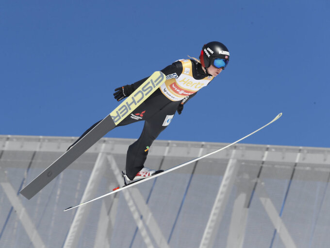 Heldigvis er Maren Lundby like hel etter et hopp med løs binding i dag. Foto: Terje Pedersen, NTB scanpix