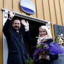 Ruvdnaprinsa Haakon ja Ruvdnaprinseassa Mette-Marit finaiga Kittelsenmuseas Kragerøas (Govva: Knut Falch, Scanpix)