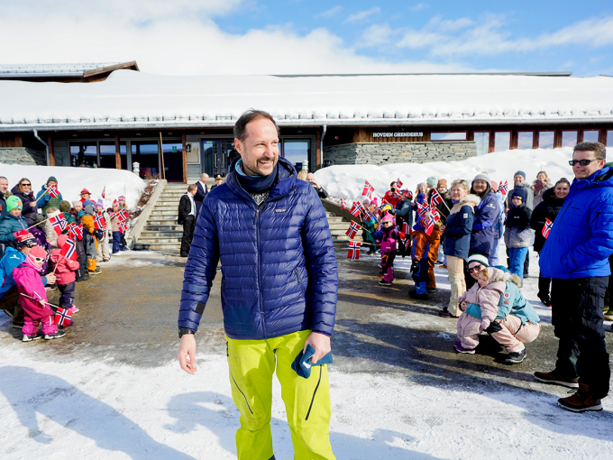 Ruvdnaprinsa Haakon olggobeal Hovden giliviesu. Govven: Lise Åserud, NTB