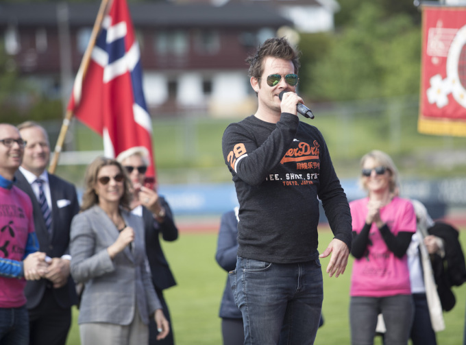 Lars Erik Blokkhus, blant annet kjent som vokalist i Plumbo, underholder. Foto: Terje Bendiksby / NTB scanpix
